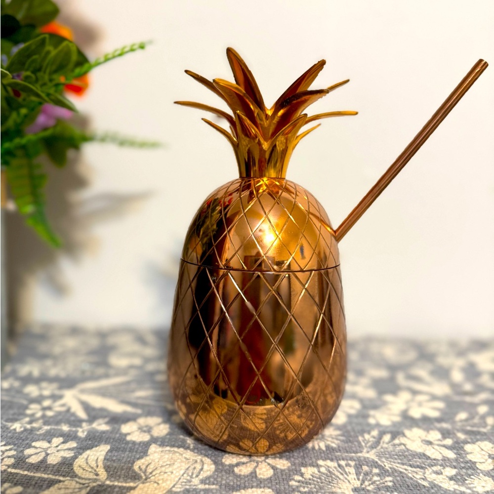 Gold Pineapple Tumbler with Straw